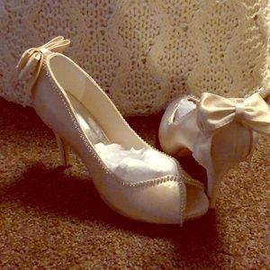 Off white satin shoes 5 1/2 inch heel